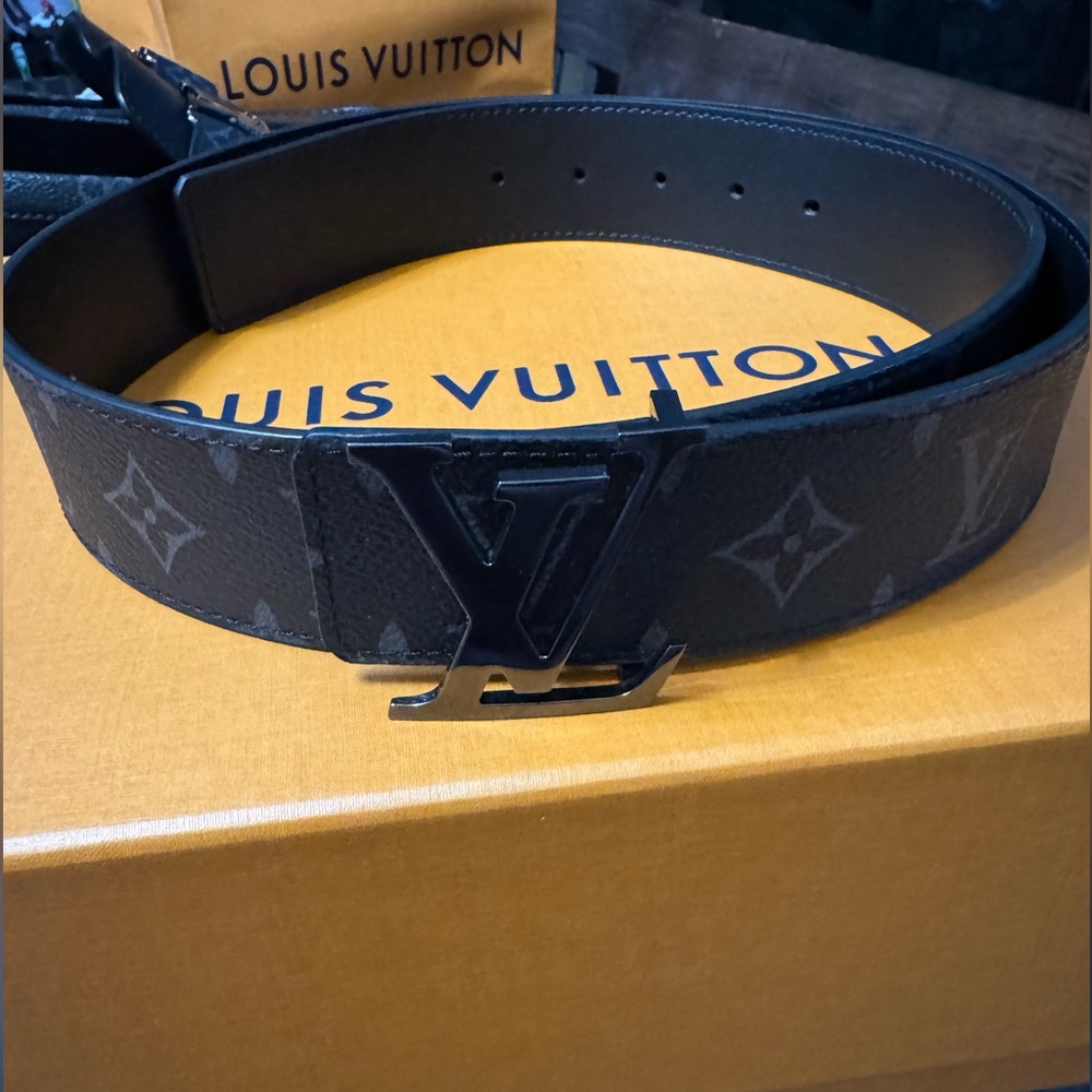 Man’s belt lv dobbleside wear 
Size 95
